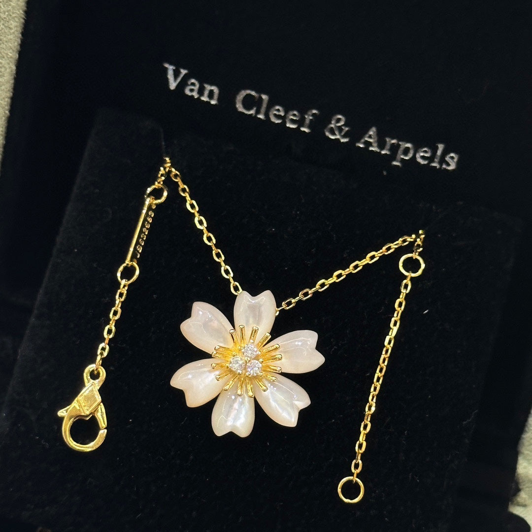 18K Rose De No?l Clip Pendant Necklace