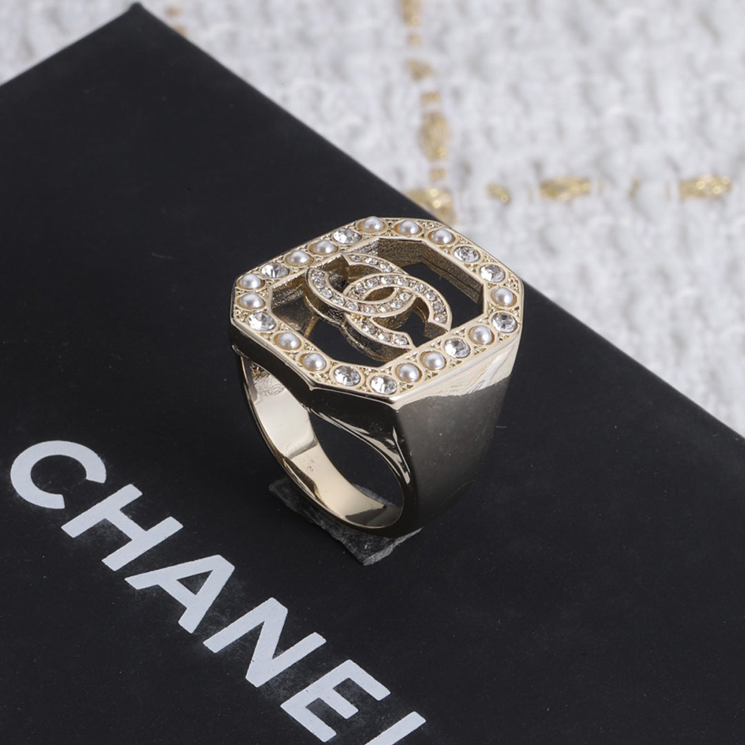 18K CC Diamonds Ring