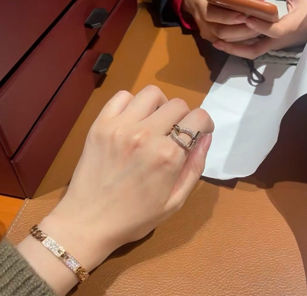 18K Adage H Ring