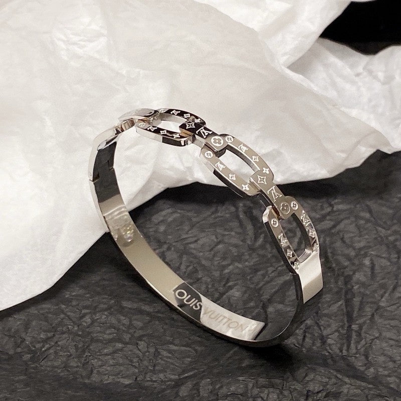 18K Louis White Gold Bracelet
